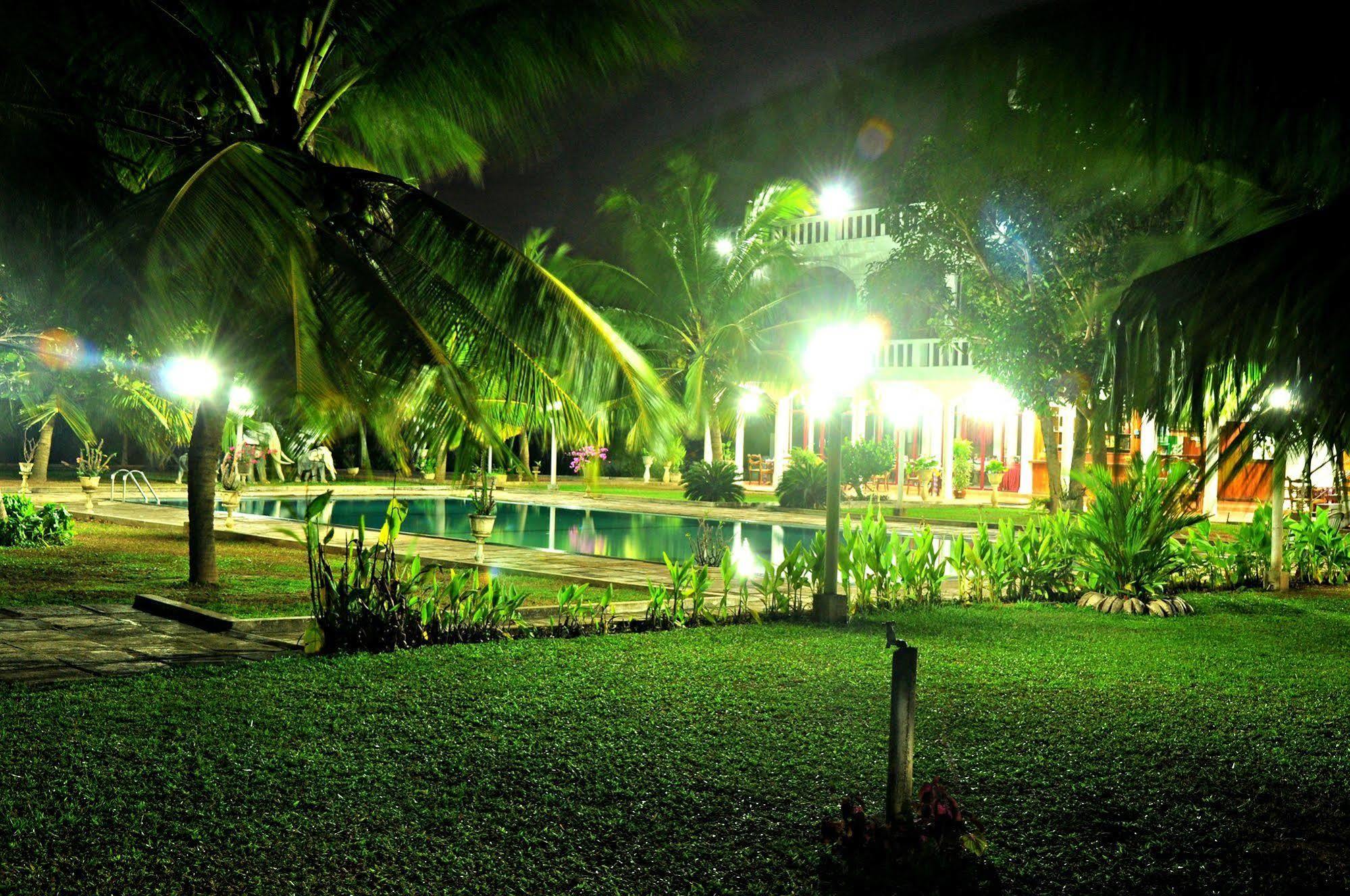 Hotel Lagoon Paradise Negombo Eksteriør billede