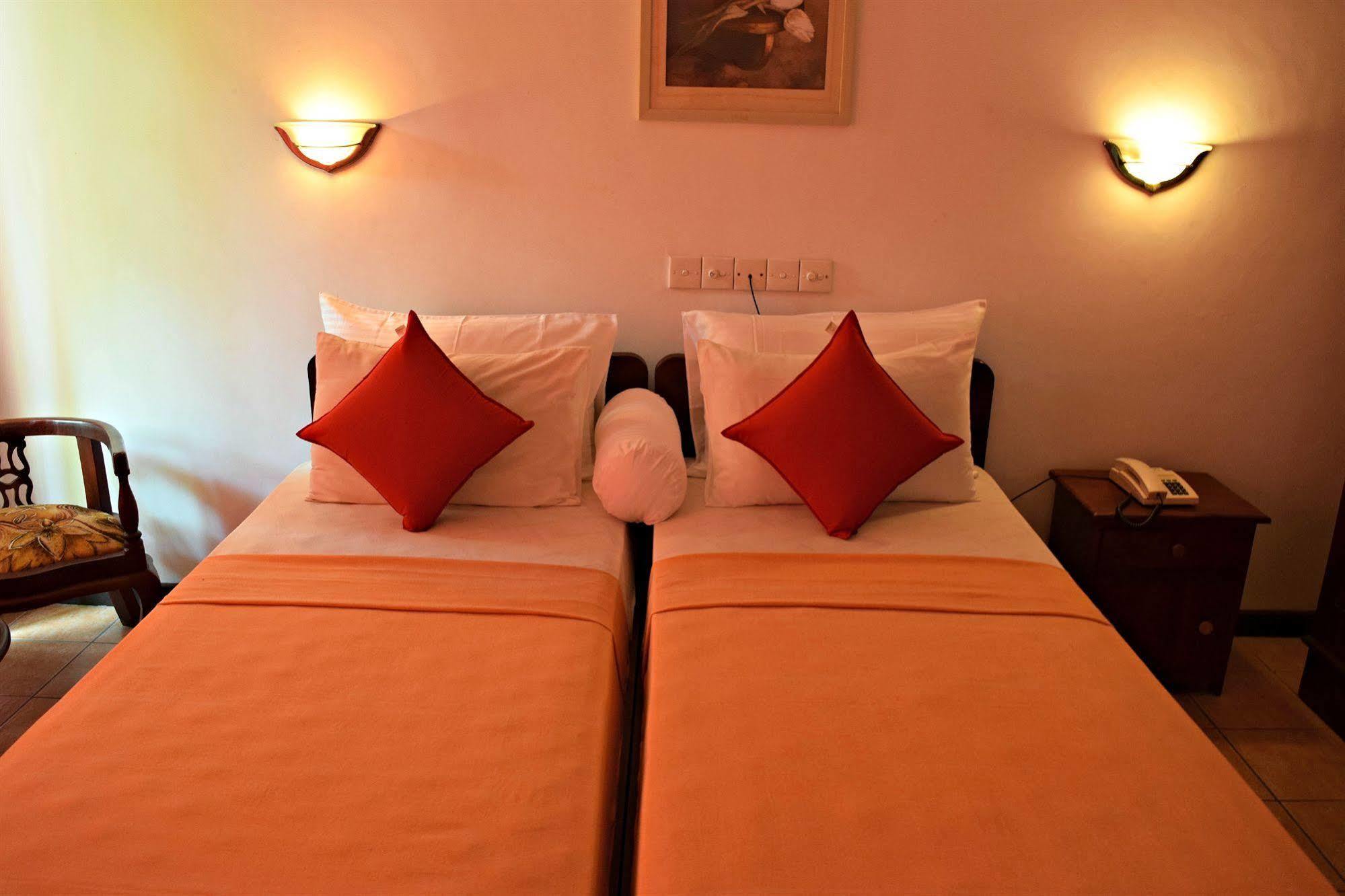 Hotel Lagoon Paradise Negombo Eksteriør billede