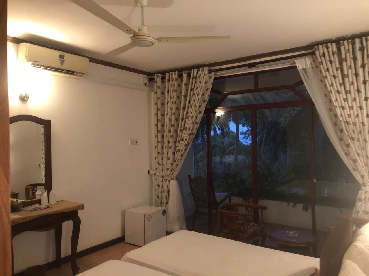 Hotel Lagoon Paradise Negombo Eksteriør billede